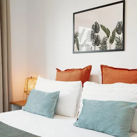 Stylish Modern Flat W/ Balcony! Appartamento Oporto