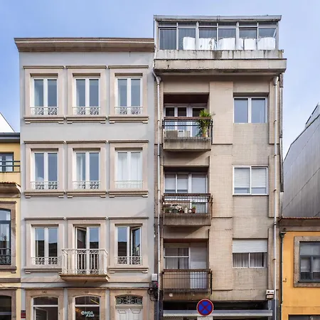 Stylish Modern Flat W/ Balcony! *