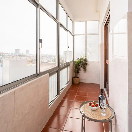 Apartman Stylish Modern Flat W/ Balcony!