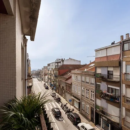 Stylish Modern Flat W/ Balcony! Appartement *