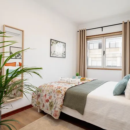 Apartman Stylish Modern Flat W/ Balcony! *