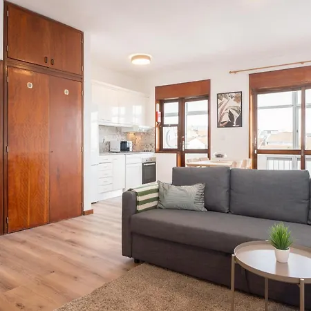 Stylish Modern Flat W/ Balcony! Appartement *
