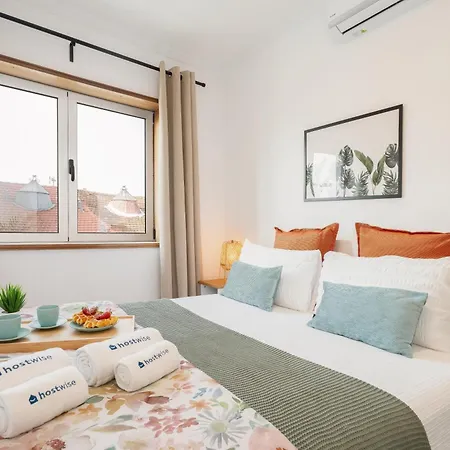 Stylish Modern Flat W/ Balcony! Appartement